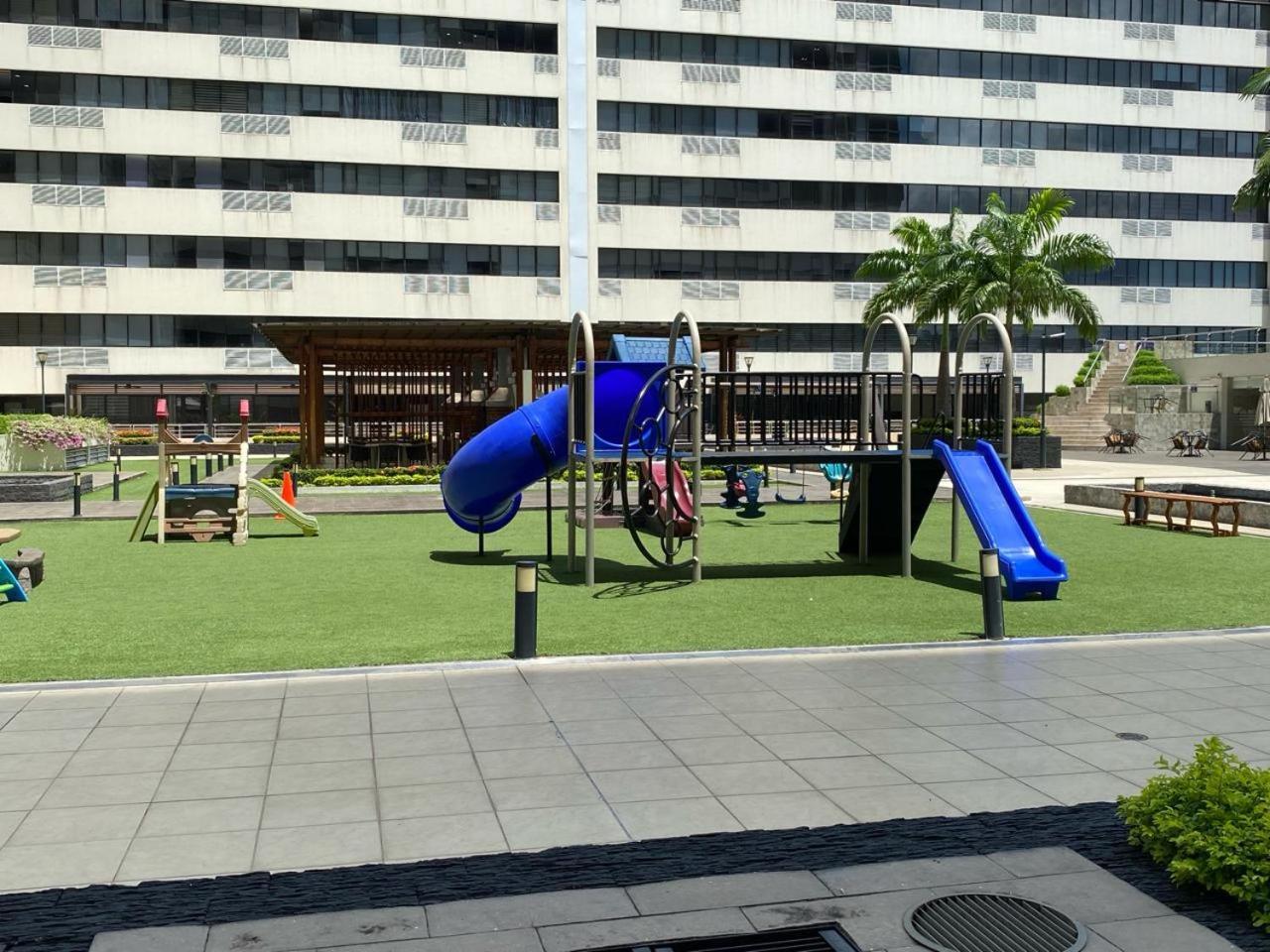 Puerto Santa Ana, Torres Bellini, 2 Dormitorios, Parqueo 瓜亚基尔 外观 照片
