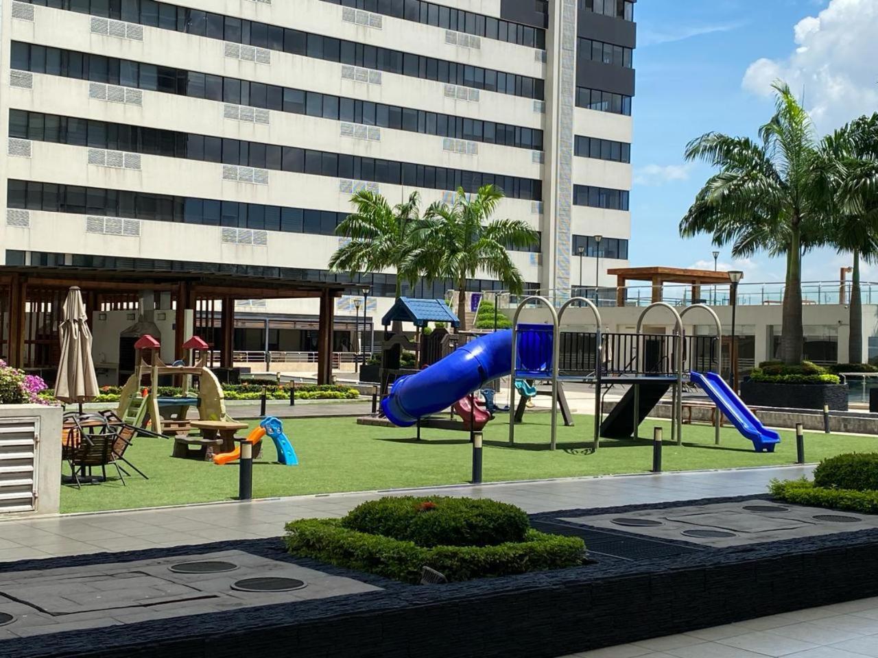 Puerto Santa Ana, Torres Bellini, 2 Dormitorios, Parqueo 瓜亚基尔 外观 照片